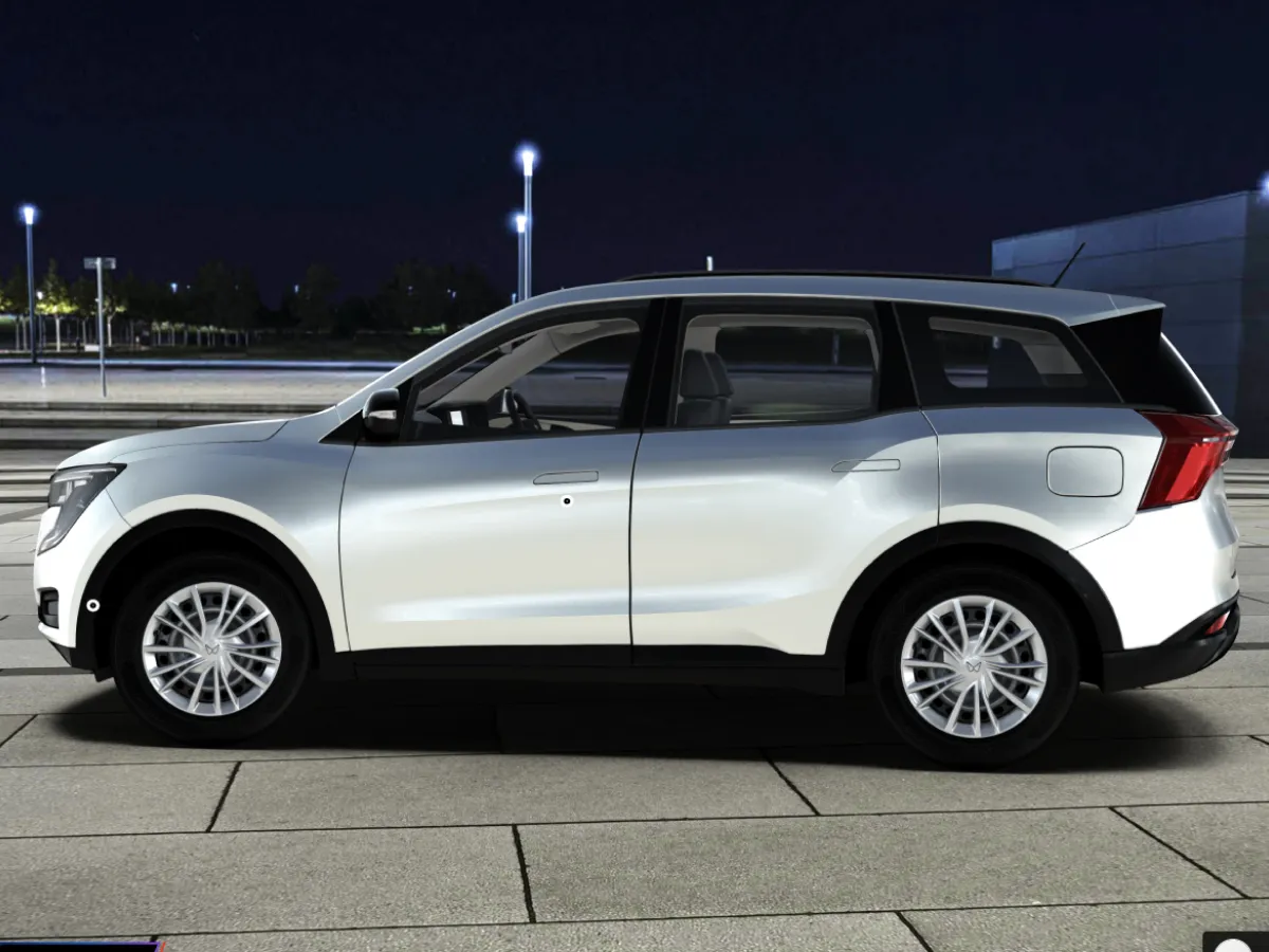 Mahindra XUV 700 MX Petrol